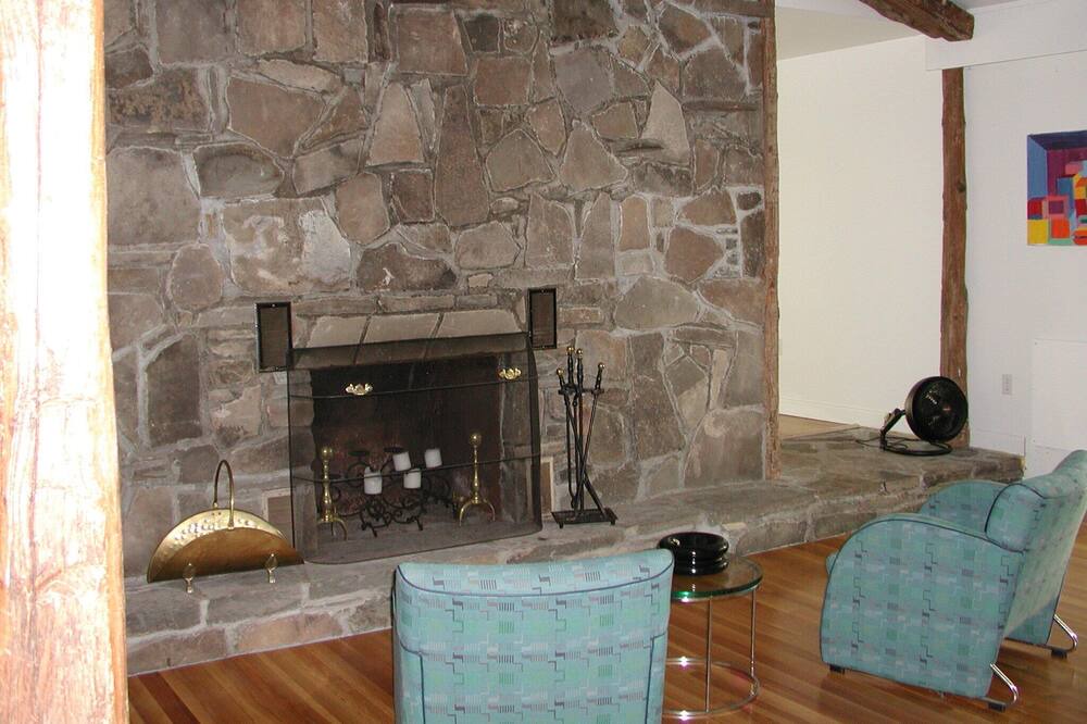 Photo of Livingroom in Town of Lloyd