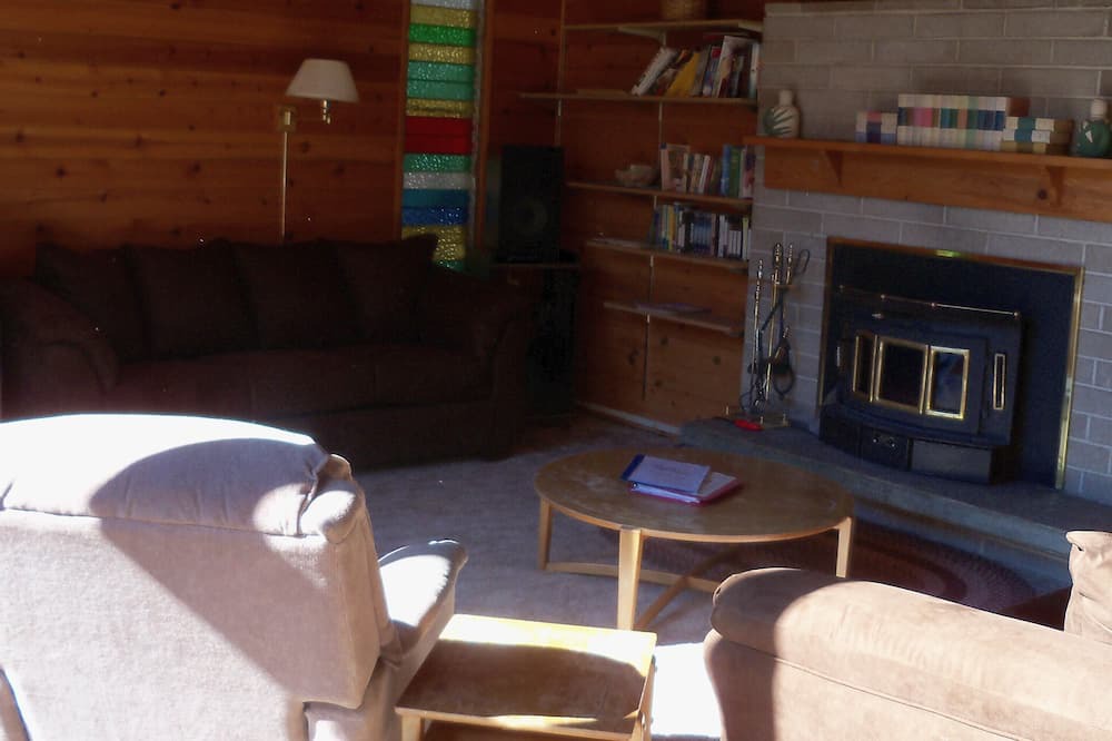Photo of Livingroom in Camp Nelson