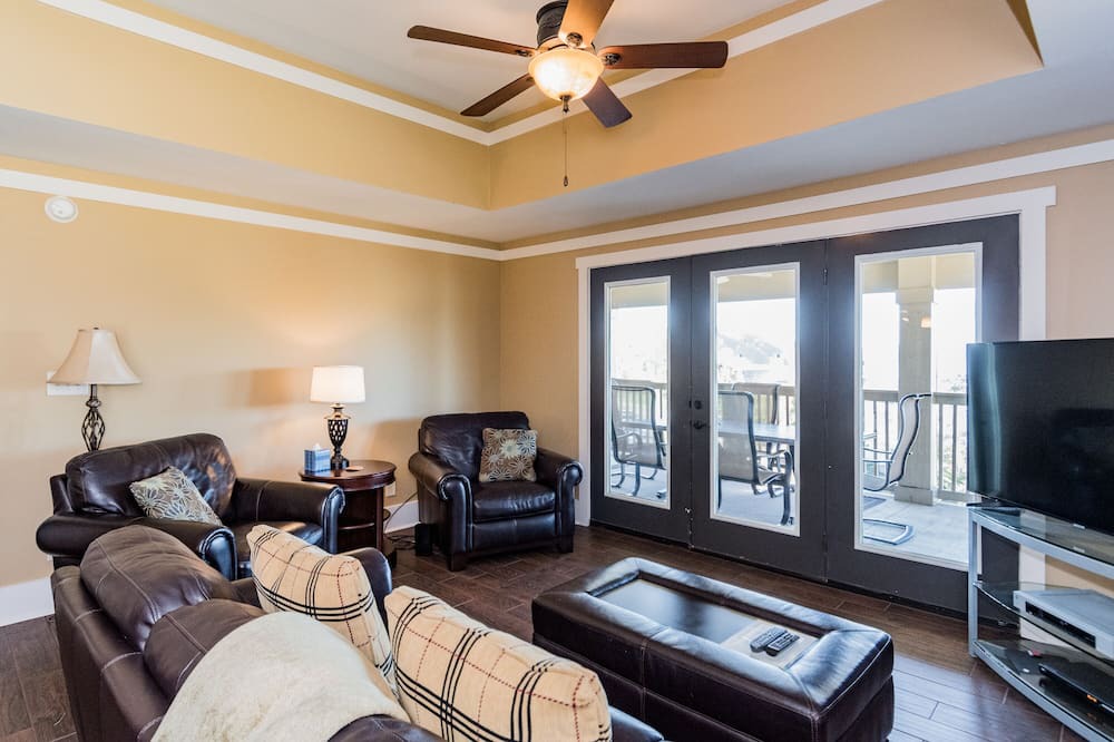 Photo of Livingroom in Talladega
