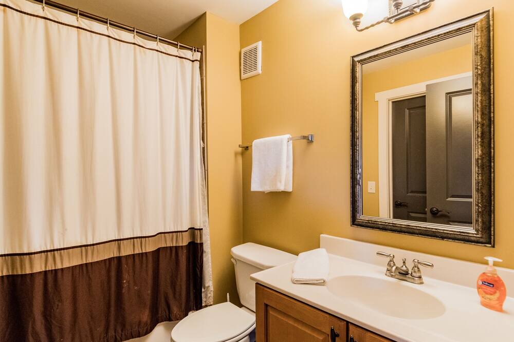 Photo of Bathroom in Talladega