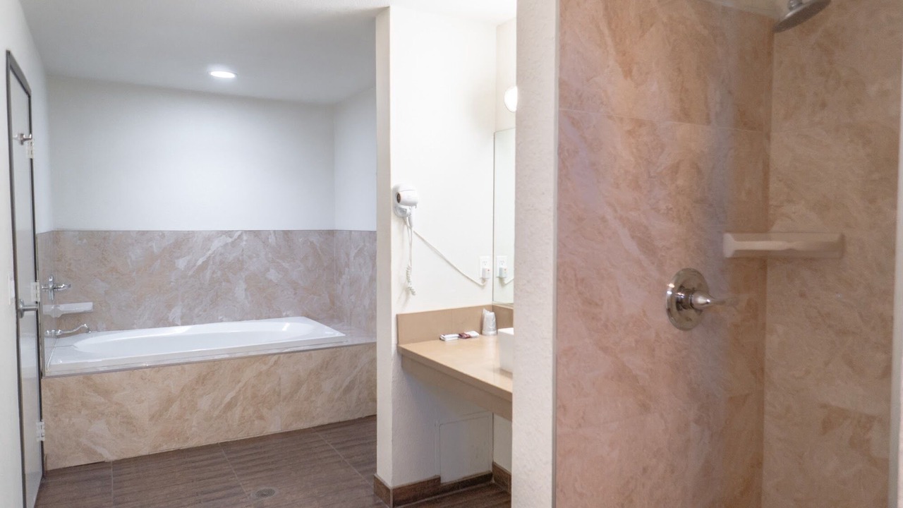 Photo of Bathroom in Maywood