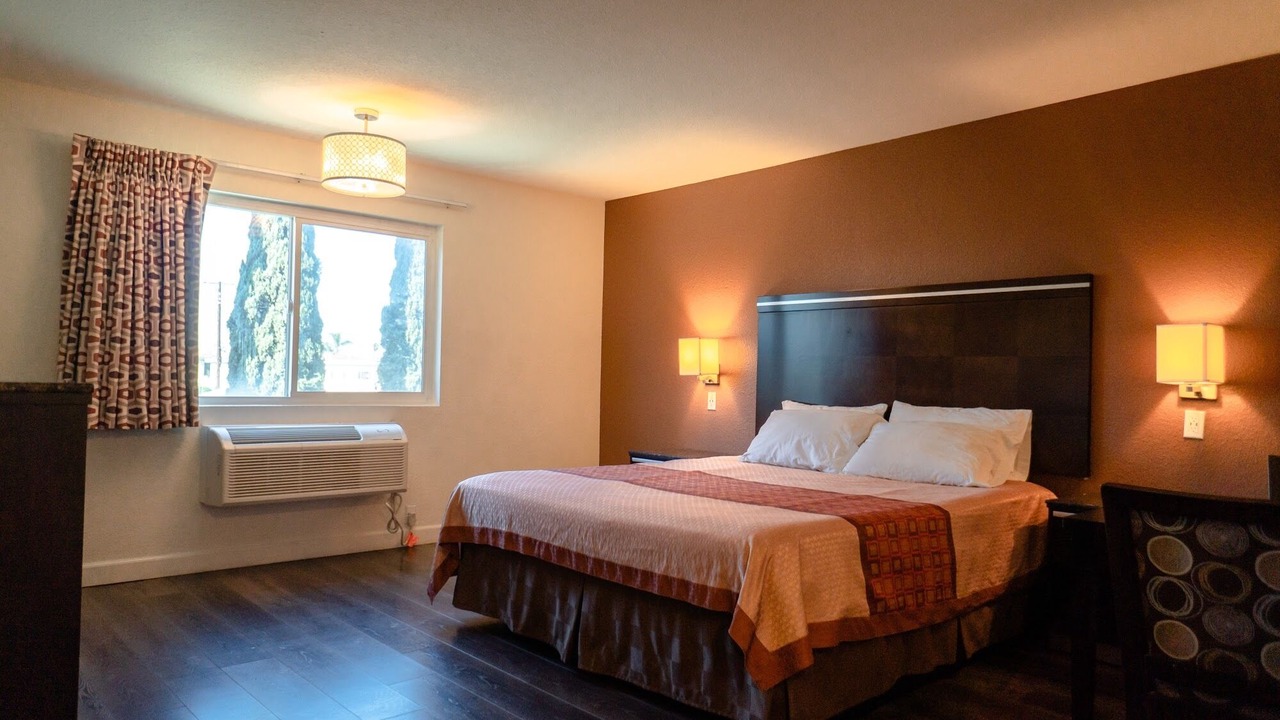 Photo of Bedroom in Maywood