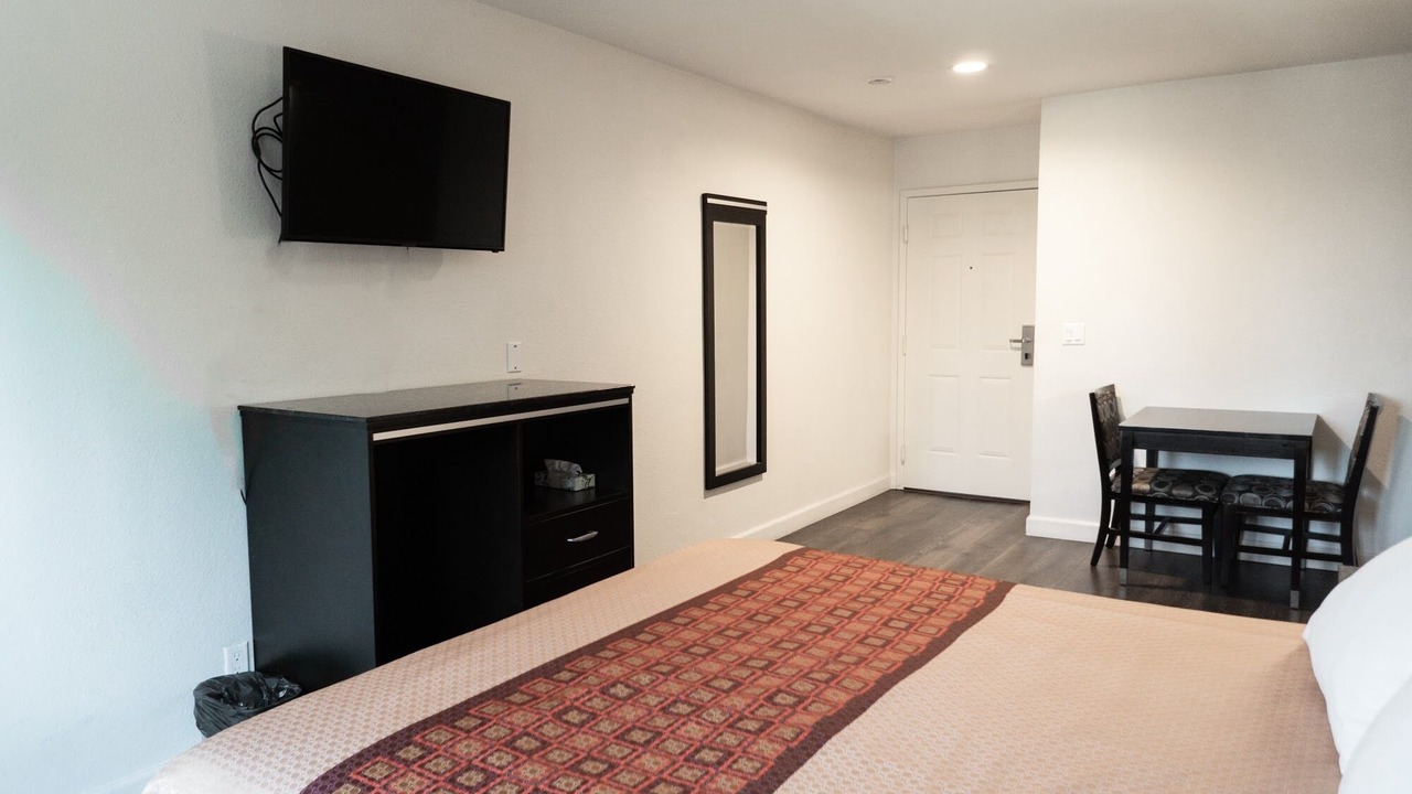 Photo of Bedroom in Maywood