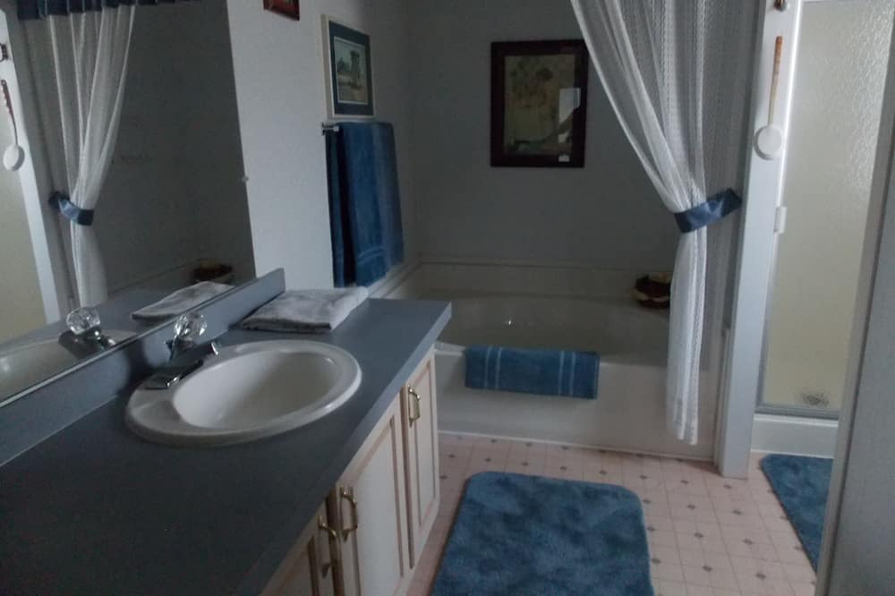 Photo of Bathroom in Parker Strip
