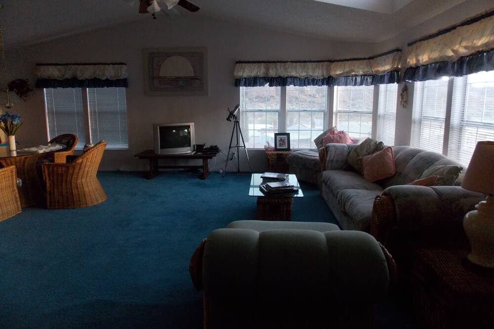 Photo of Livingroom in Parker Strip