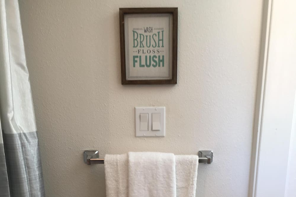 Photo of Bathroom in Noddin