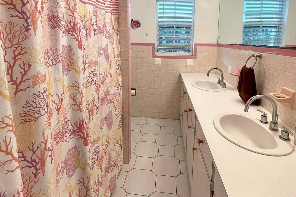 Photo of Bathroom in Spanish Wells