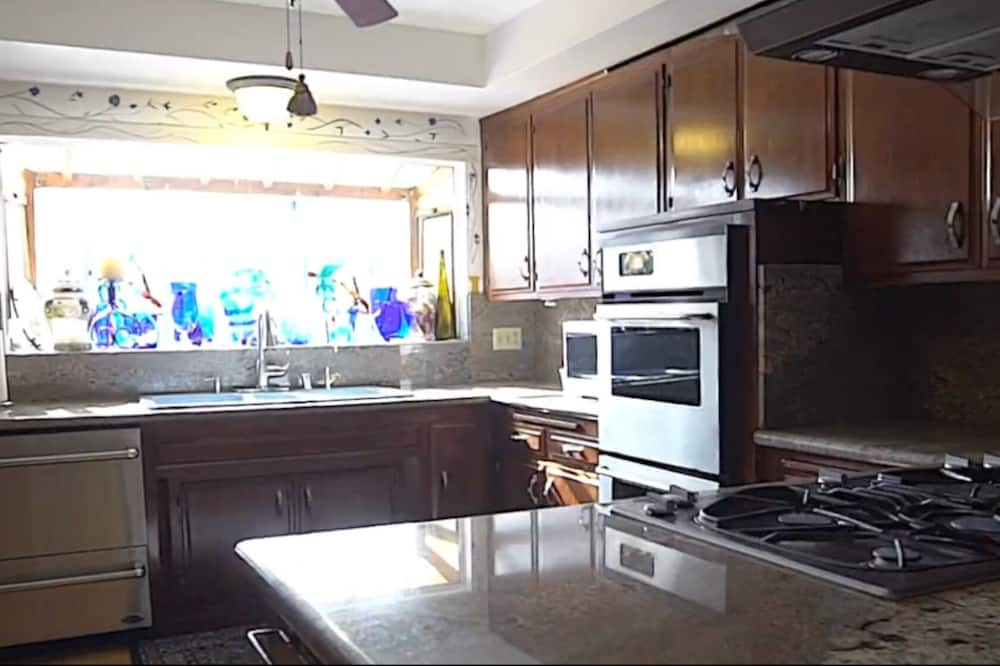 Photo of Kitchen in Ladera Heights