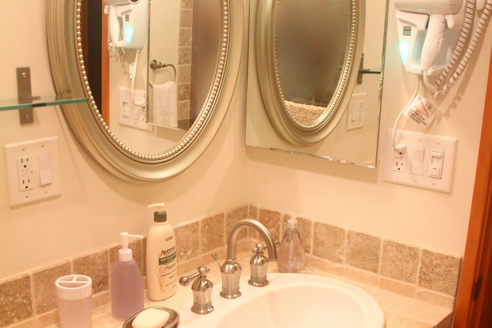 Photo of Bathroom in Marina Peninsula