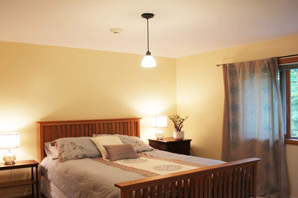 Photo of Bedroom in Teall Beach