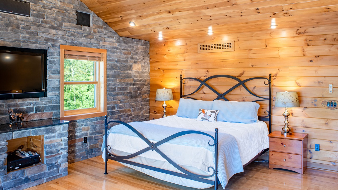 Photo of Bedroom in Scottsburg