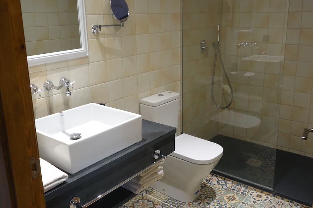 Photo of Bathroom in Adrall
