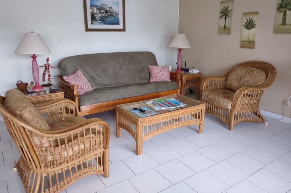 Photo of Livingroom in Estate Golden Rock