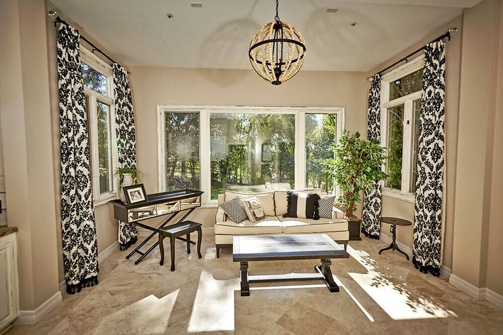 Photo of Livingroom in Coto de Caza