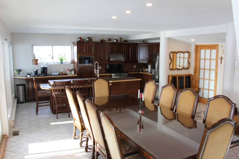 Photo of Kitchen in Saint-Augustin-de-Desmaures