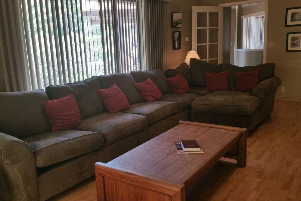 Photo of Livingroom in Cold Springs