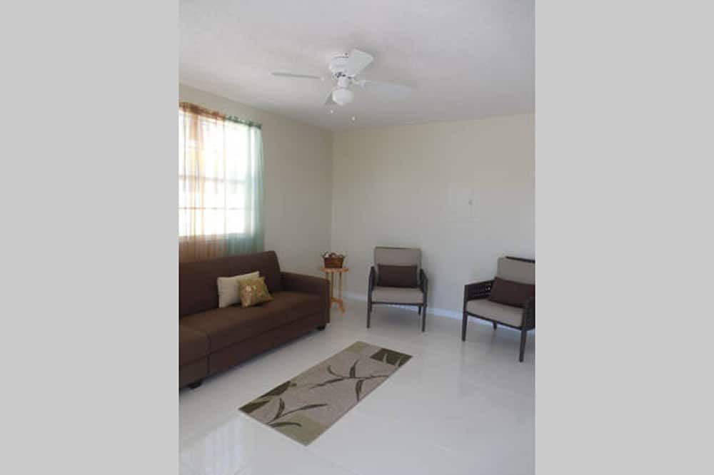 Photo of Livingroom in North Eleuthera