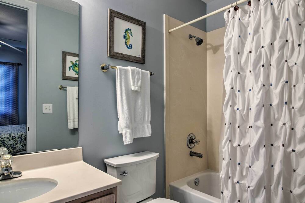 Photo of Bathroom in Orange Beach East