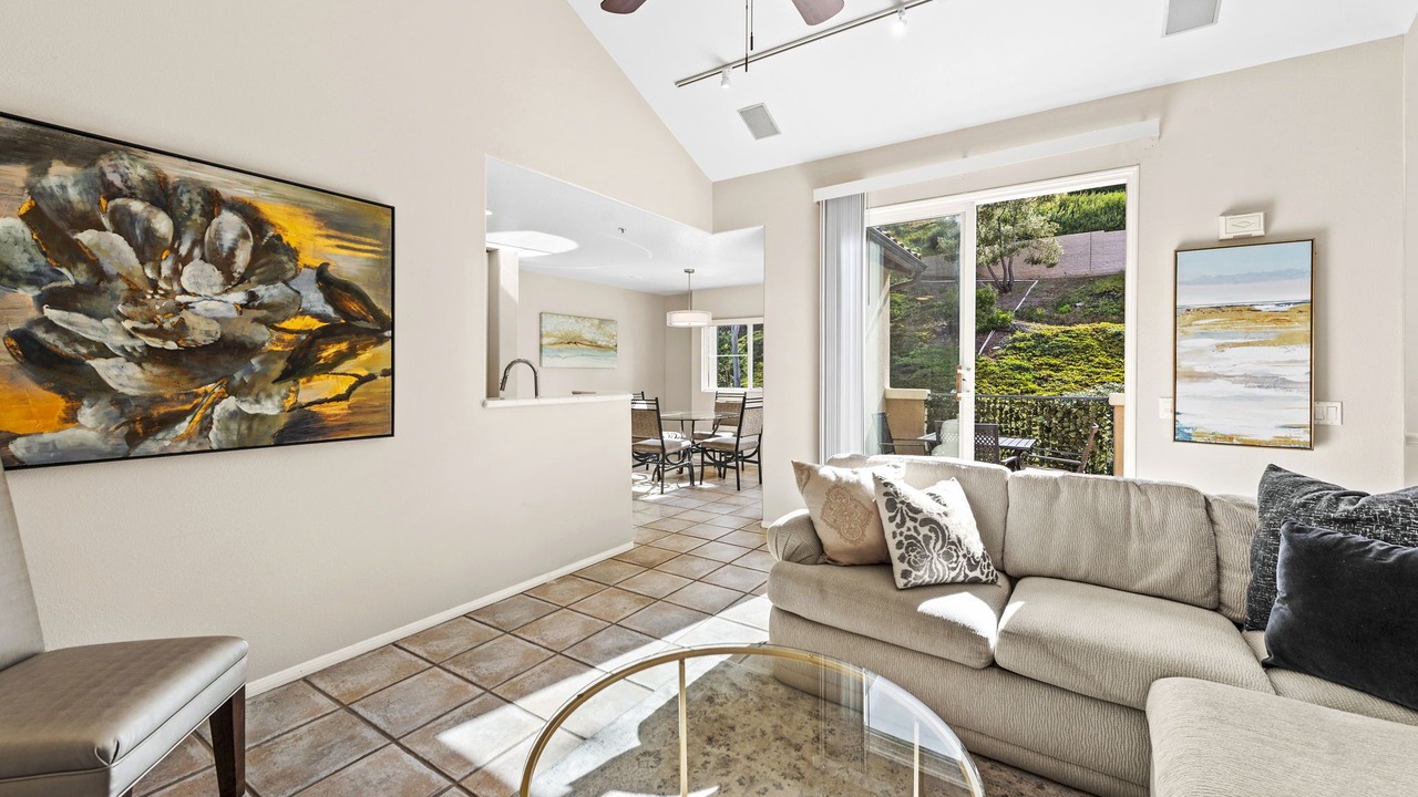 Photo of Livingroom in Newport Coast