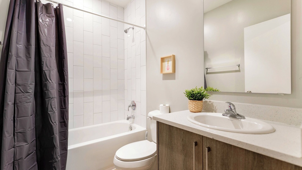 Photo of Bathroom in Golden Glades