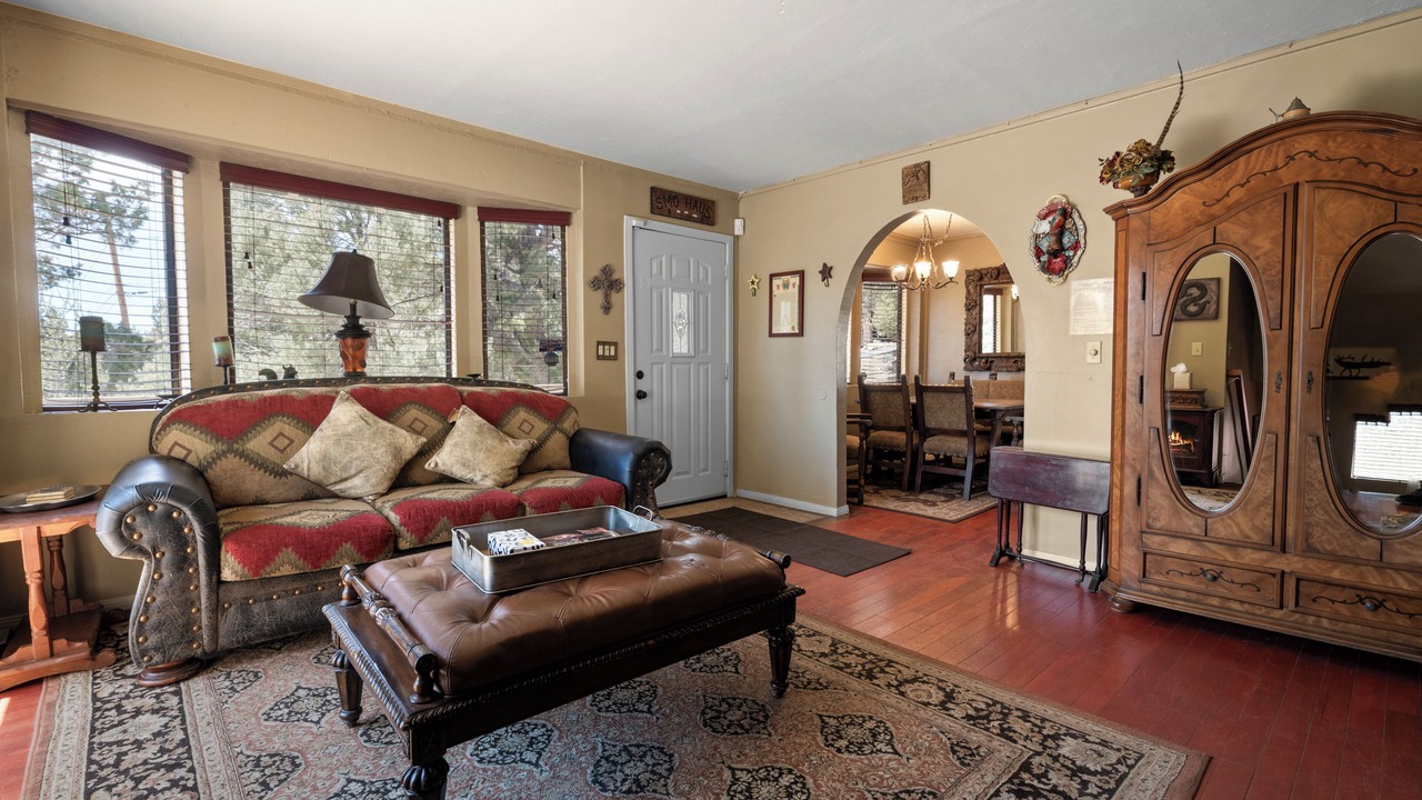 Photo of Livingroom in Whispering Forest