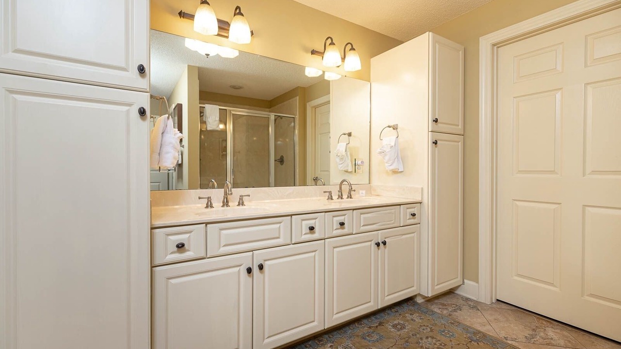Photo of Bathroom in Orange Beach East
