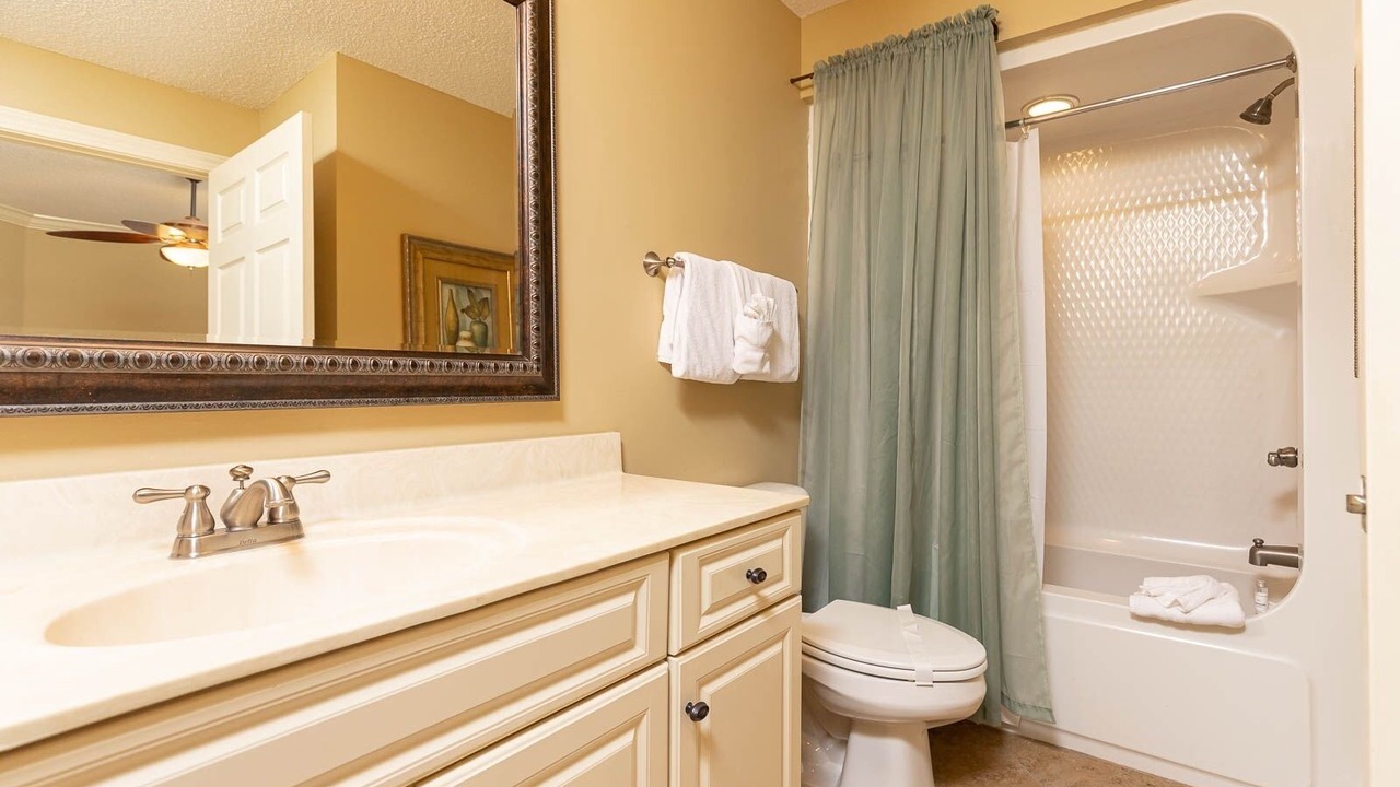 Photo of Bathroom in Orange Beach East