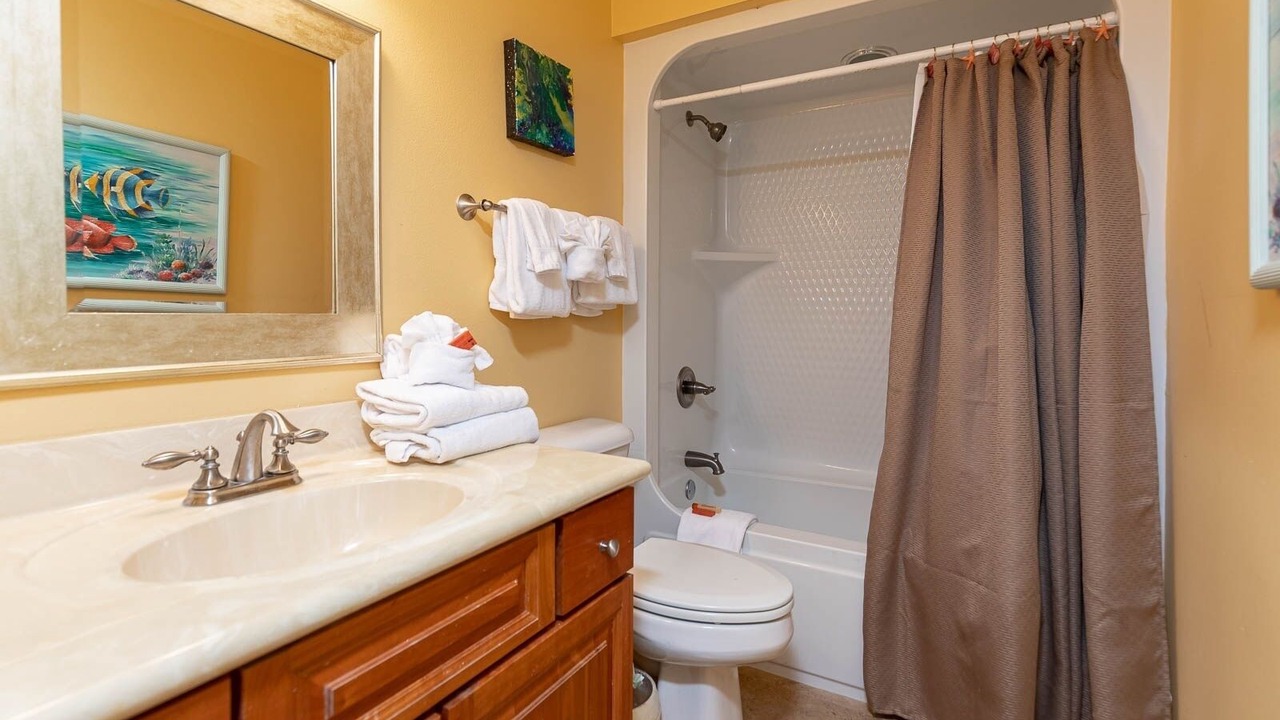 Photo of Bathroom in Orange Beach East