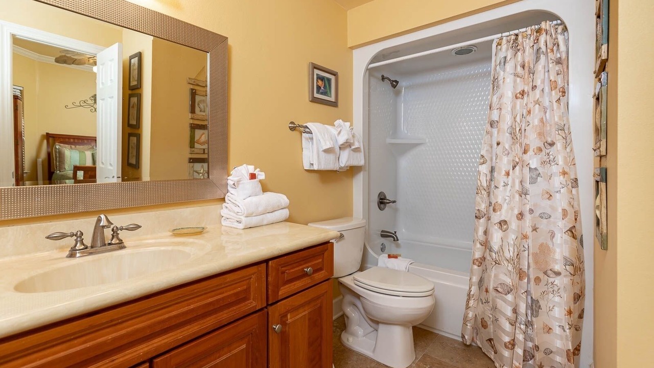 Photo of Bathroom in Orange Beach East