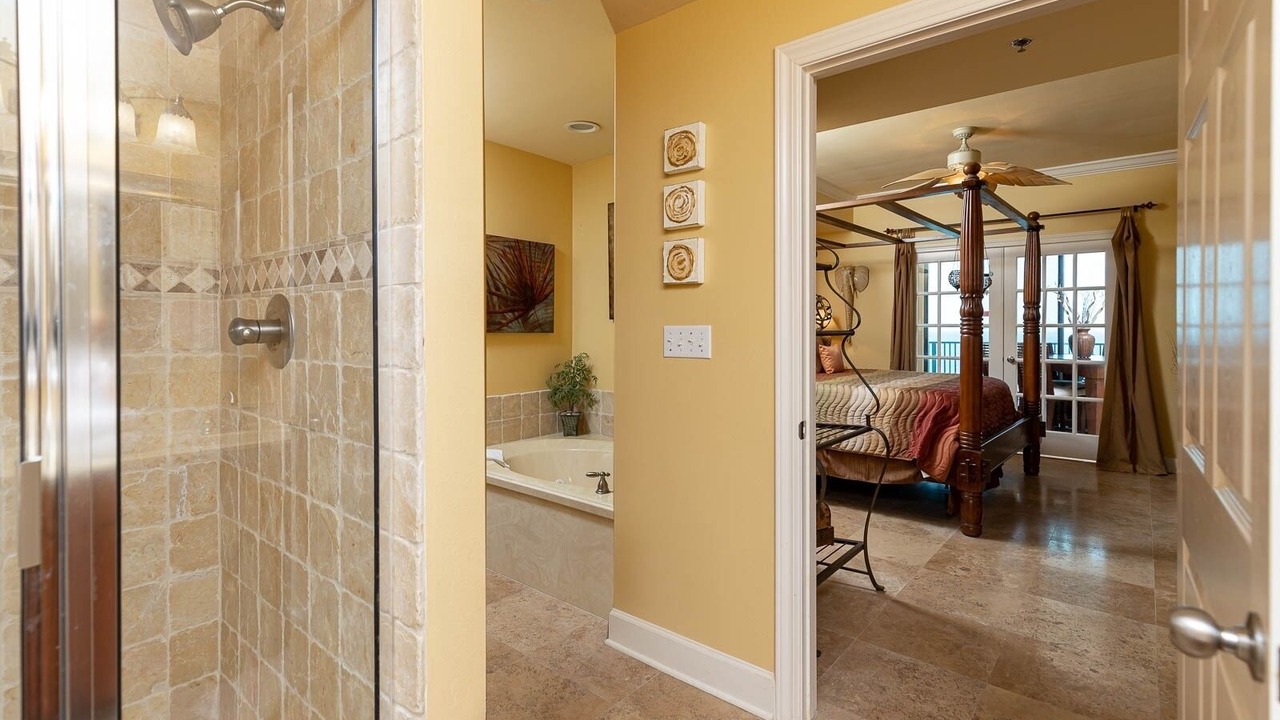 Photo of Bathroom in Orange Beach East
