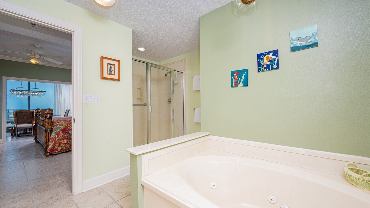 Photo of Bathroom in Orange Beach East