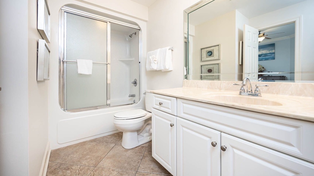 Photo of Bathroom in Orange Beach East