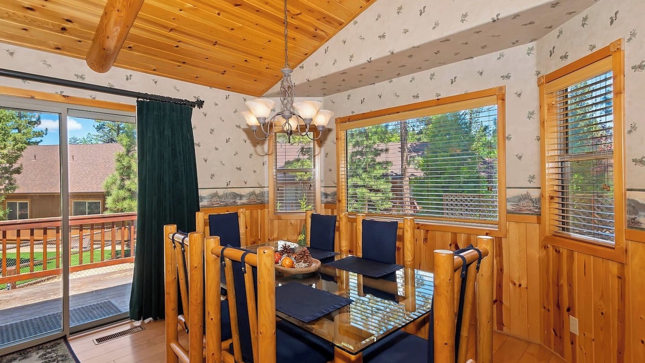 Photo of Livingroom in Eagle Mountain Estates