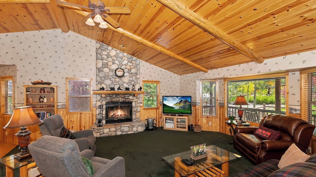 Photo of Livingroom in Eagle Mountain Estates