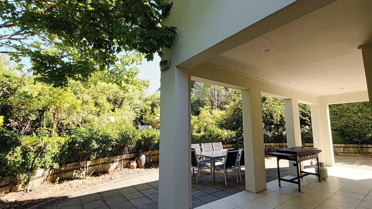 Photo of Outdoor in Deakin
