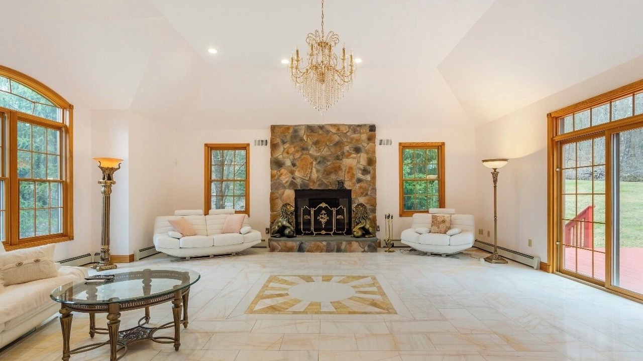 Photo of Livingroom in Monroe