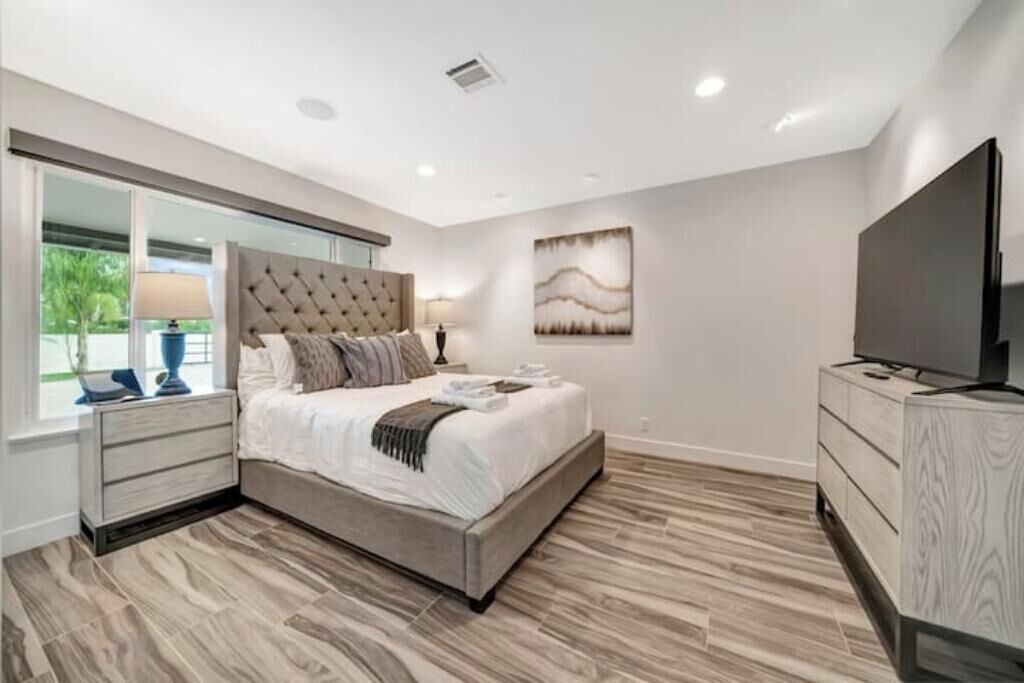 Photo of Bedroom in Woodland Hills