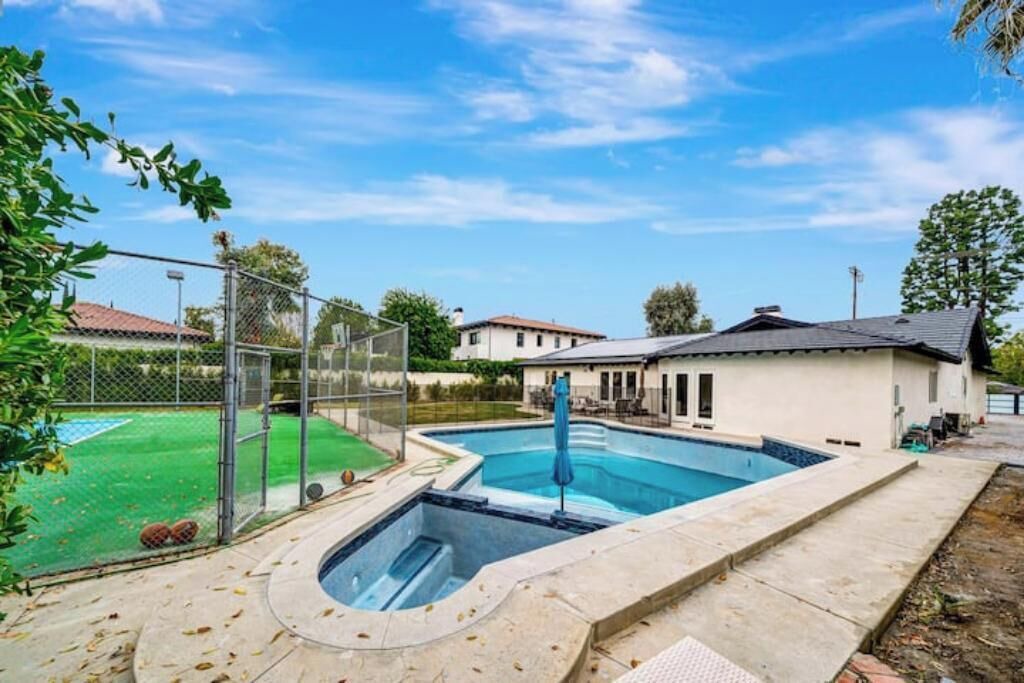 Photo of Outdoor in Woodland Hills