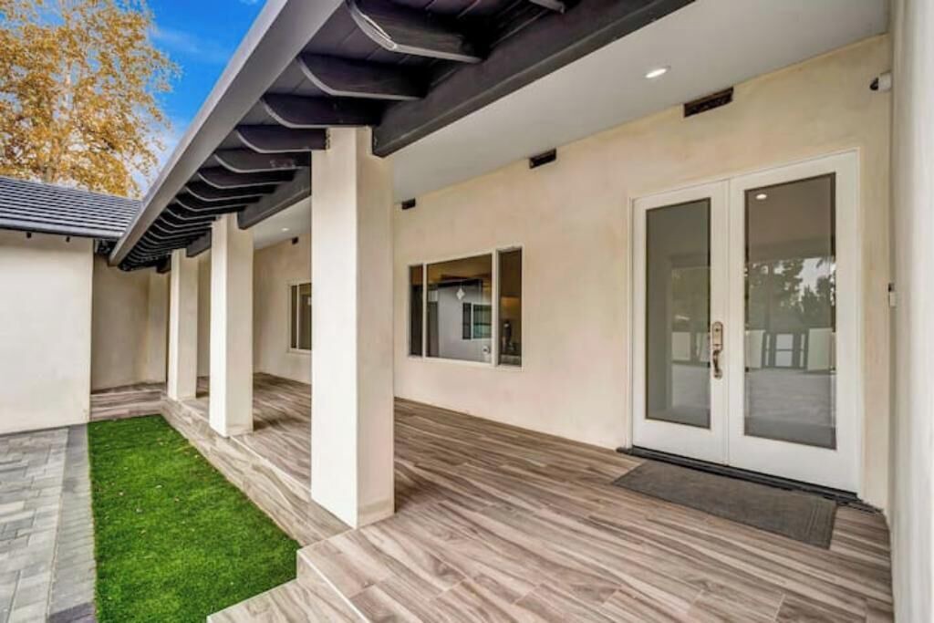 Photo of Outdoor in Woodland Hills