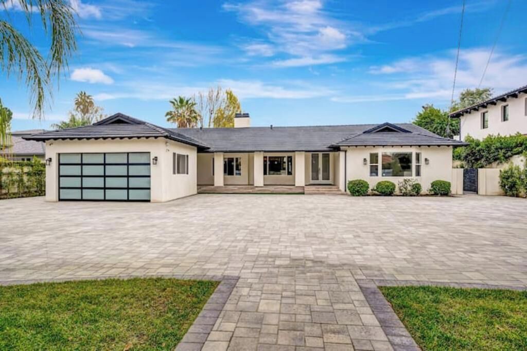 Photo of Outdoor in Woodland Hills