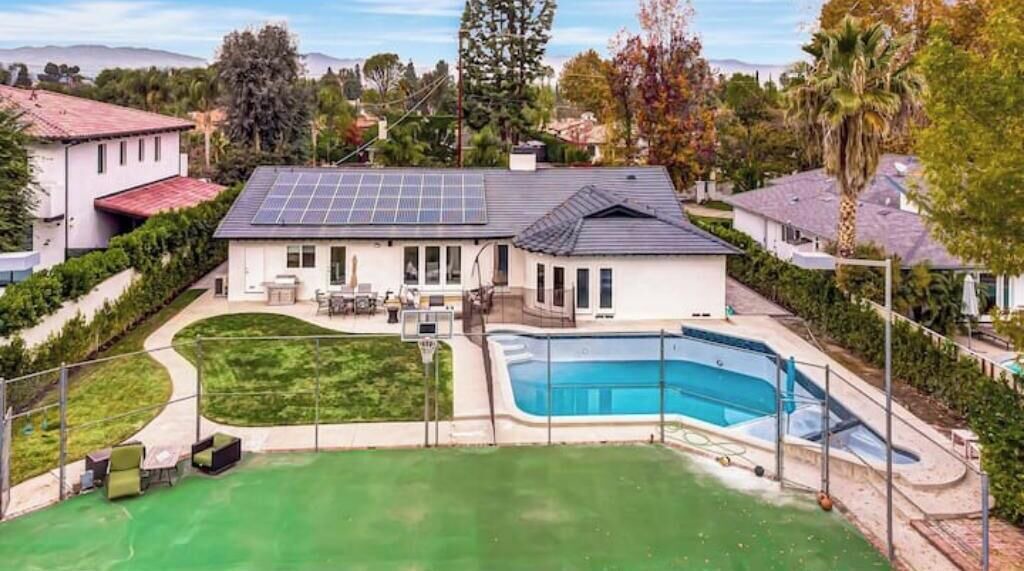 Photo of Outdoor in Woodland Hills