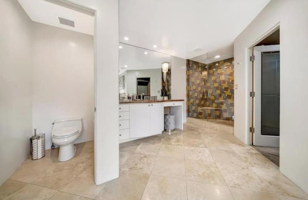 Photo of Bathroom in Woodland Hills