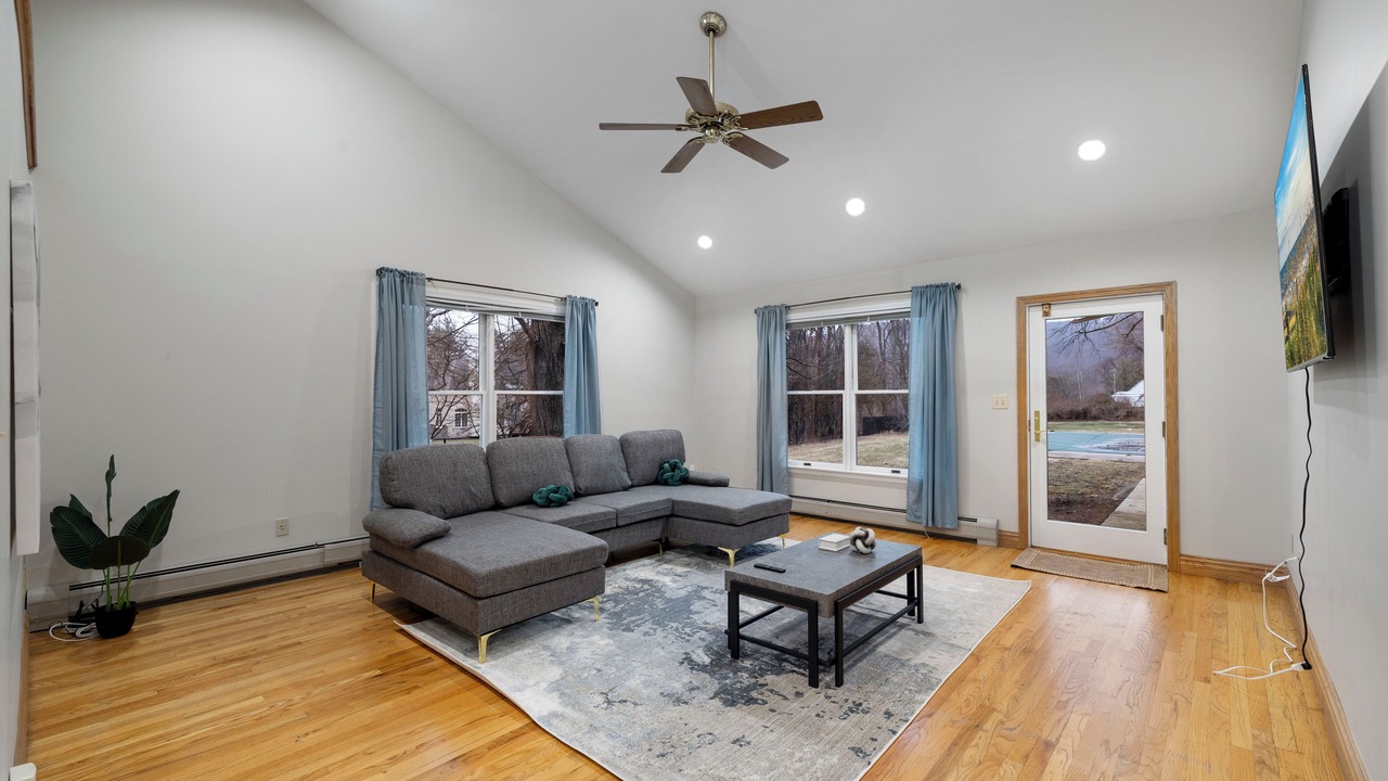 Photo of Livingroom in Town of Ramapo