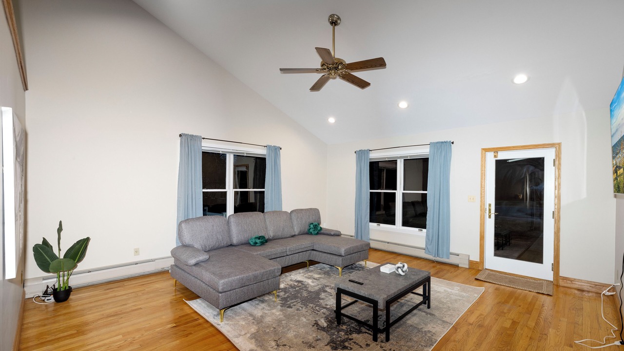 Photo of Livingroom in Town of Ramapo