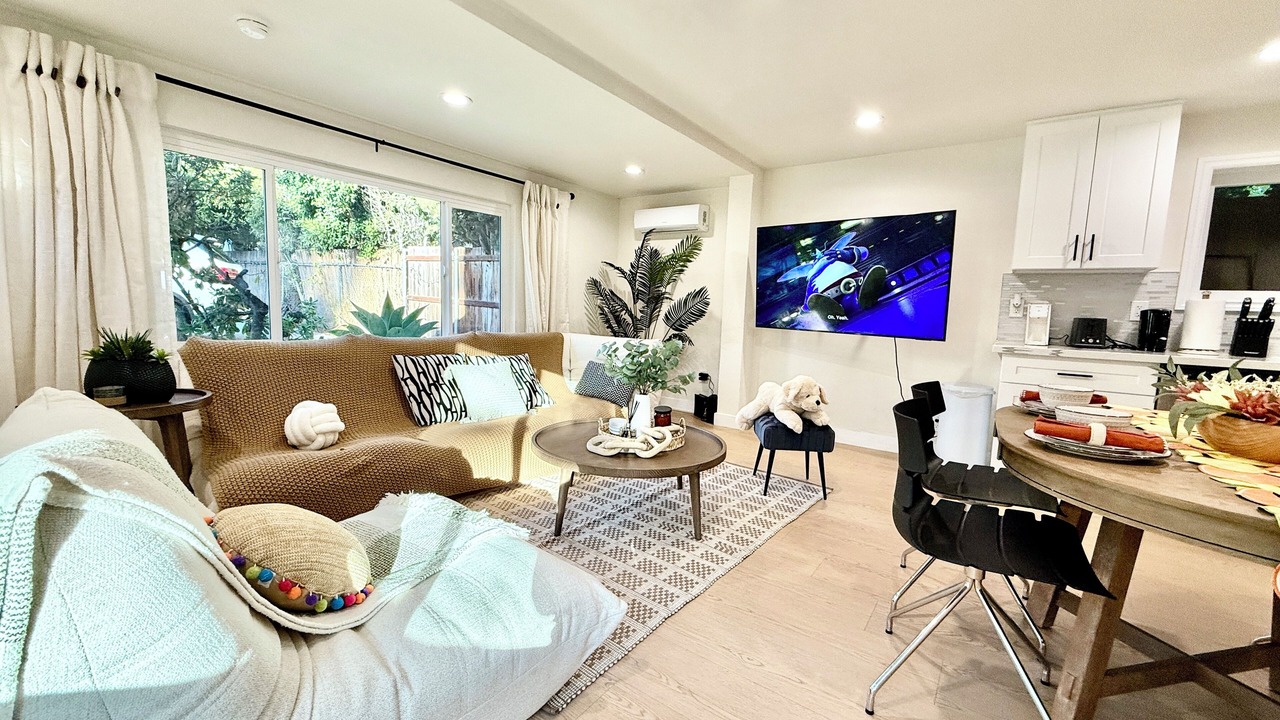 Photo of Livingroom in Altadena