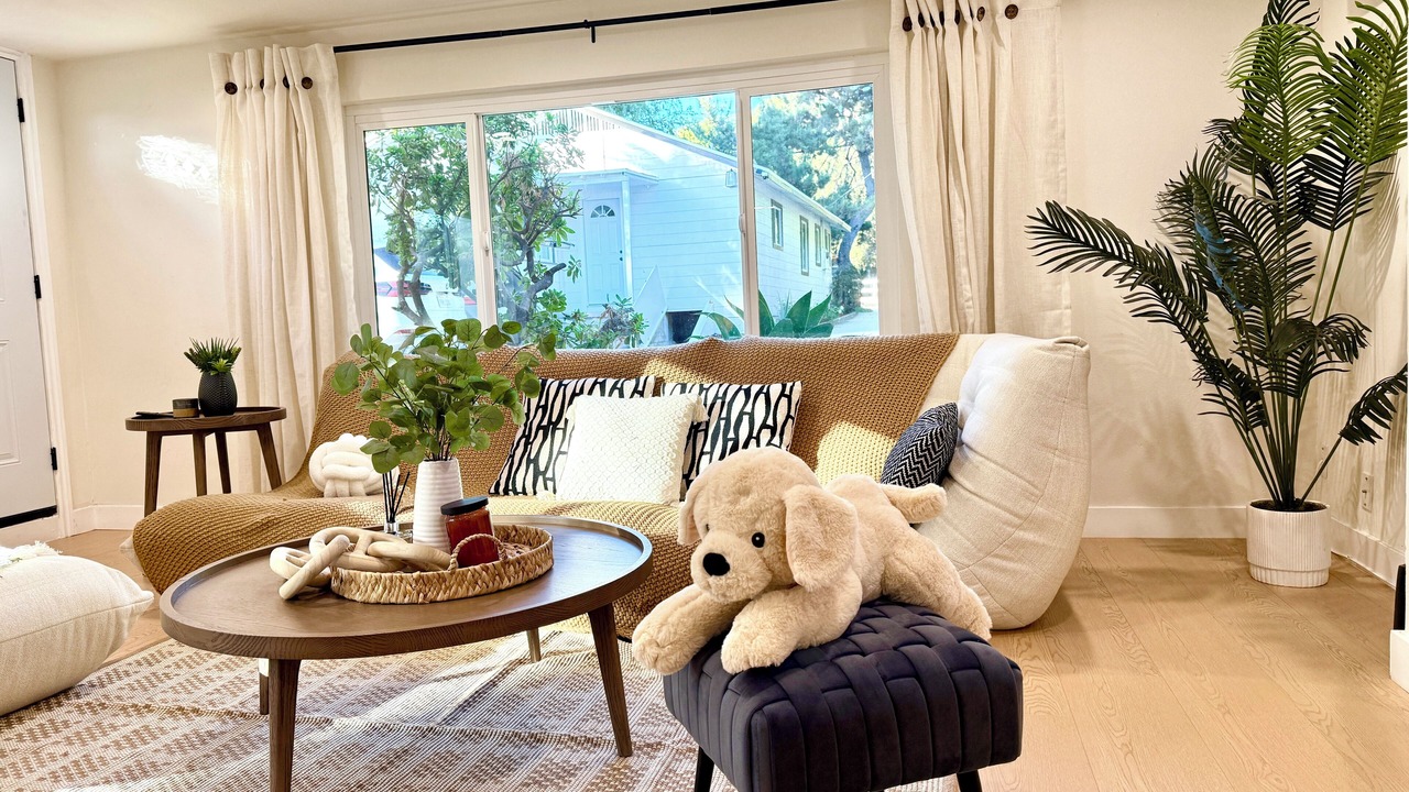 Photo of Livingroom in Altadena