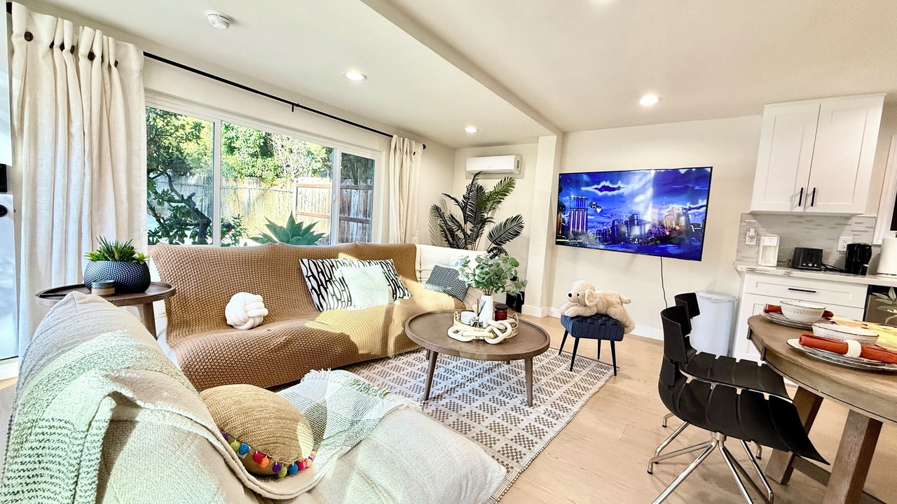 Photo of Livingroom in Altadena