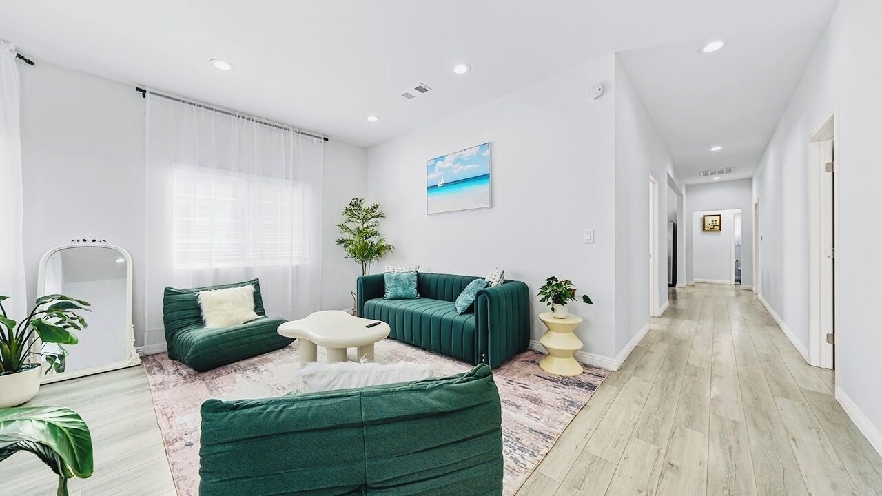 Photo of Livingroom in Mid City