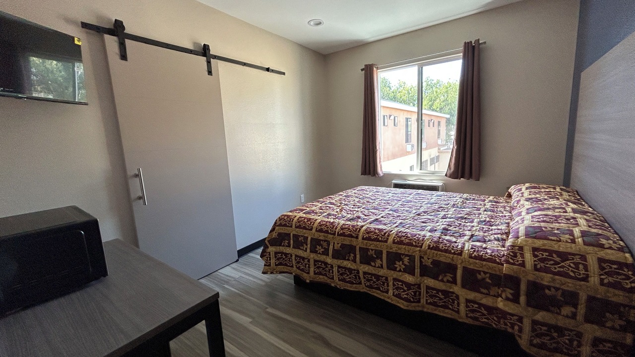 Photo of Bedroom in Maywood
