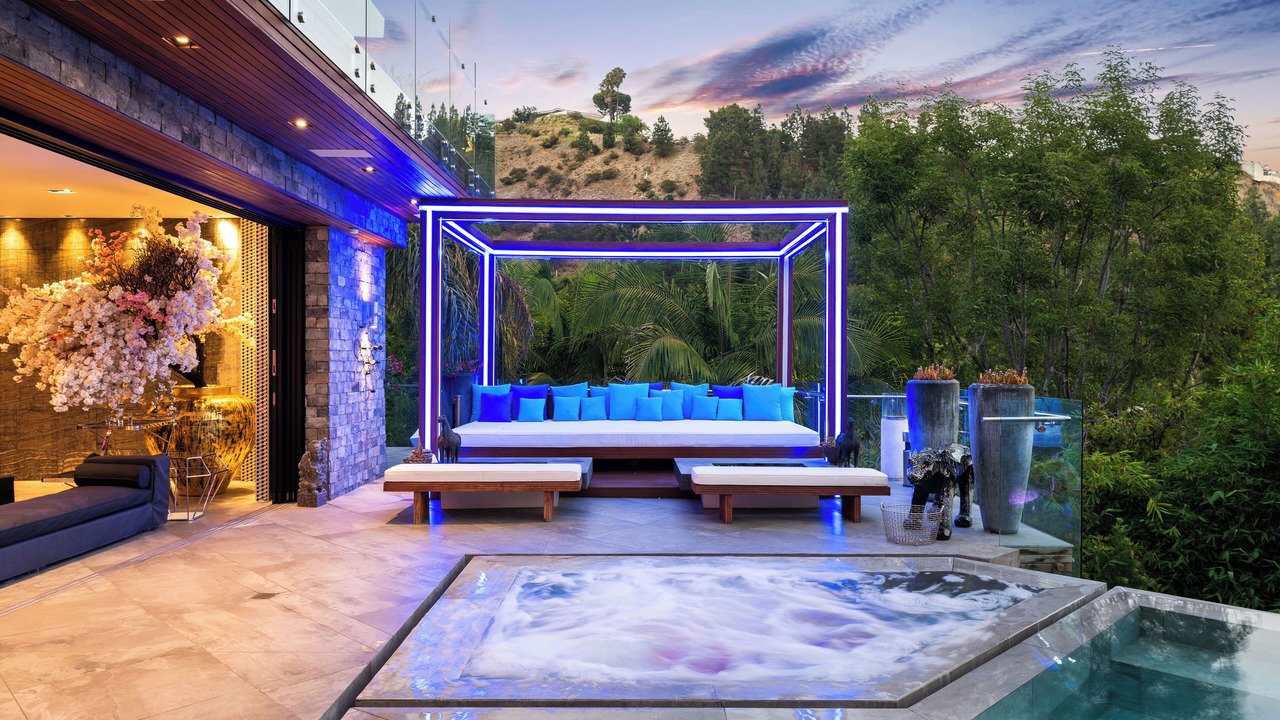 Photo of Outdoor in Hollywood Hills West